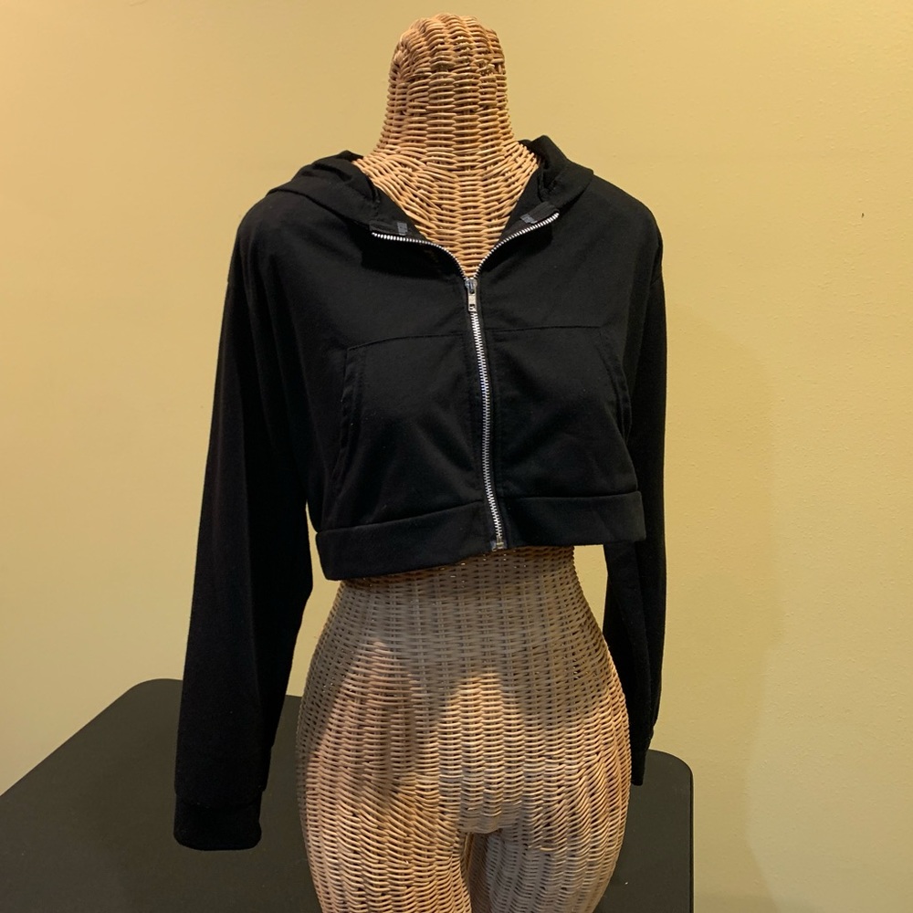 black crop hooded zip-up